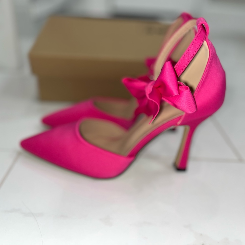 NWT- Bow Stiletto Heeled Pumps with Ankle Strap- Size 7 - Picture 11 of 15
